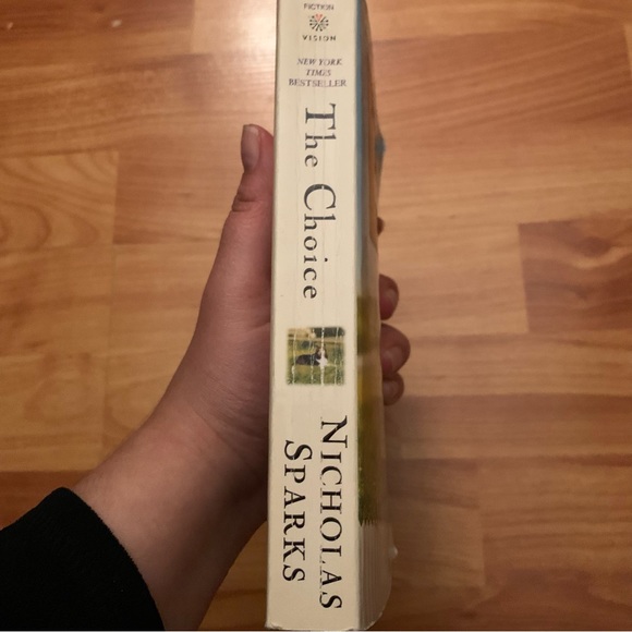 5 Nicholas Sparks Books one is a Hardcover - Picture 8 of 14